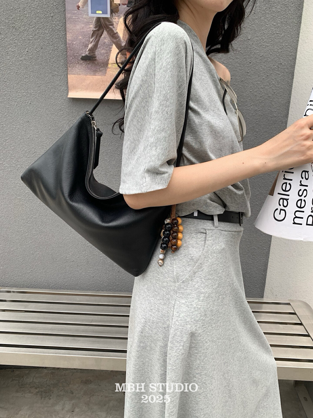 MBH Top Layer Cowhide Solid Color Minimalist Casual Versatile Large Capacity Commuter Shoulder Bag with Pendant - Image 4
