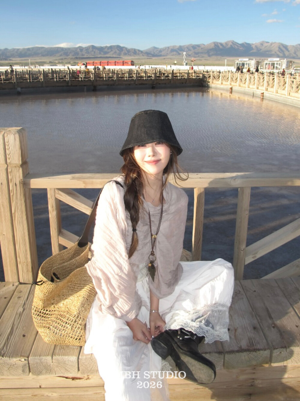 MBH Raffia and Cowhide Large Handwoven Tote Bag for Beach Vacation - Image 3